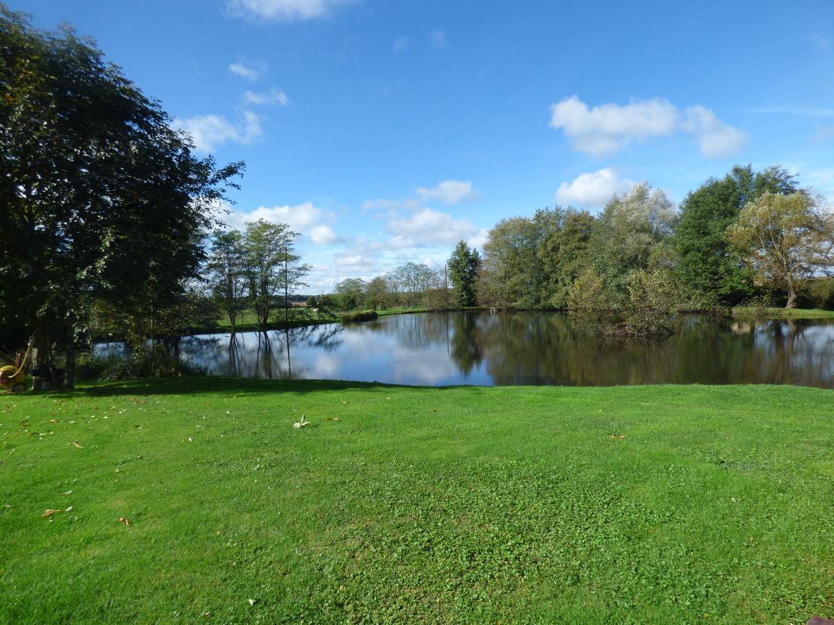 La Ferme Du Chateau Bed and Breakfast Tresnay Buitenkant foto